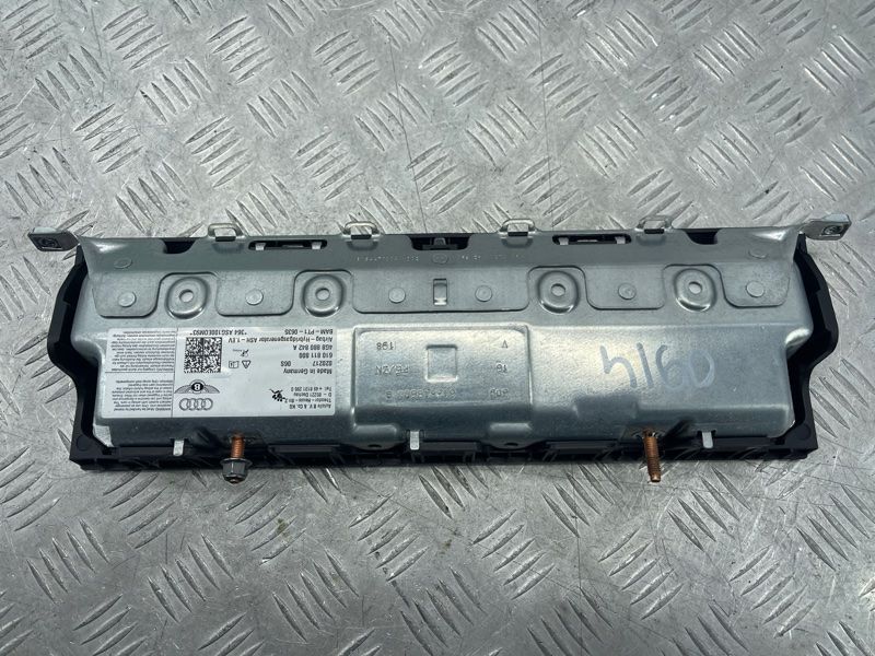 Подушка безопасности водителя в колени Airbag 4G8880842A Audi A7