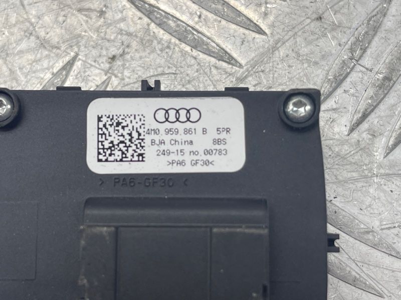 Клавіша розблокування спинки сидіння Audi Q7