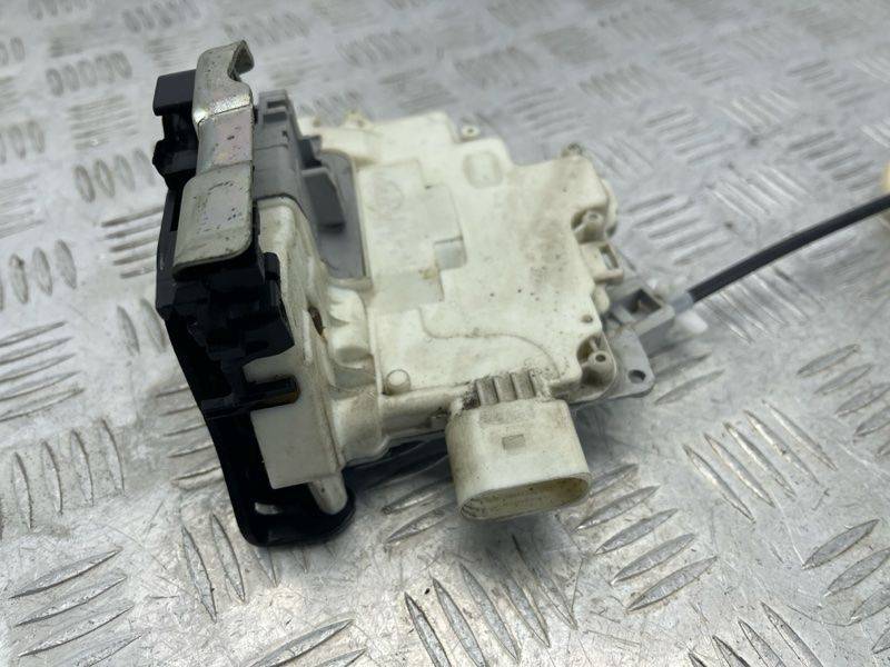 Замок дверей 4G0839016H Volkswagen Touareg
