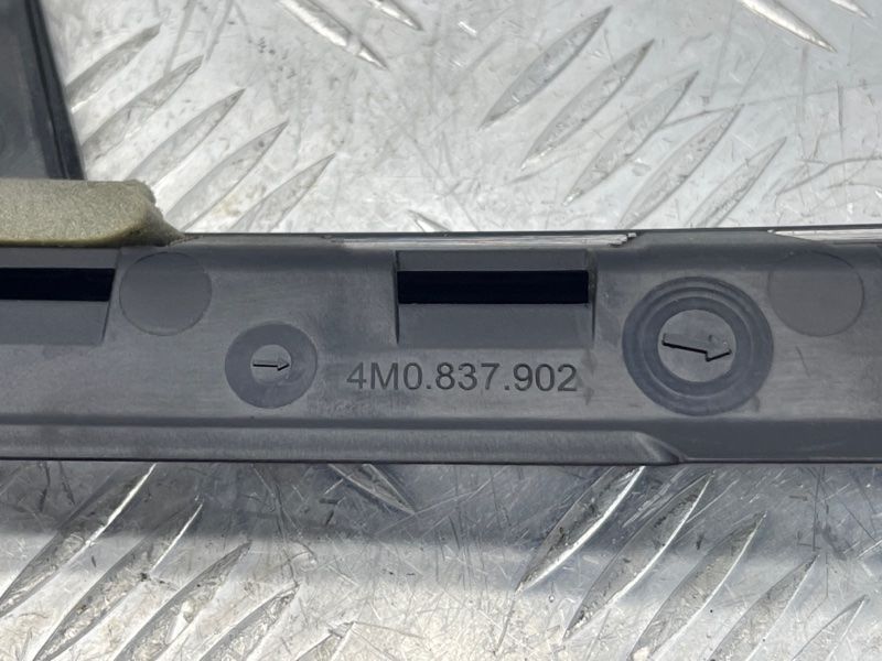 Накладка двери 4M0837902 Audi Q7