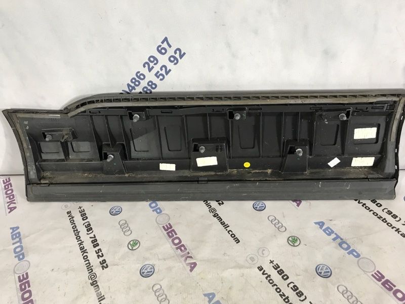 Накладка дверей 4M0853969NGRU Audi Q7
