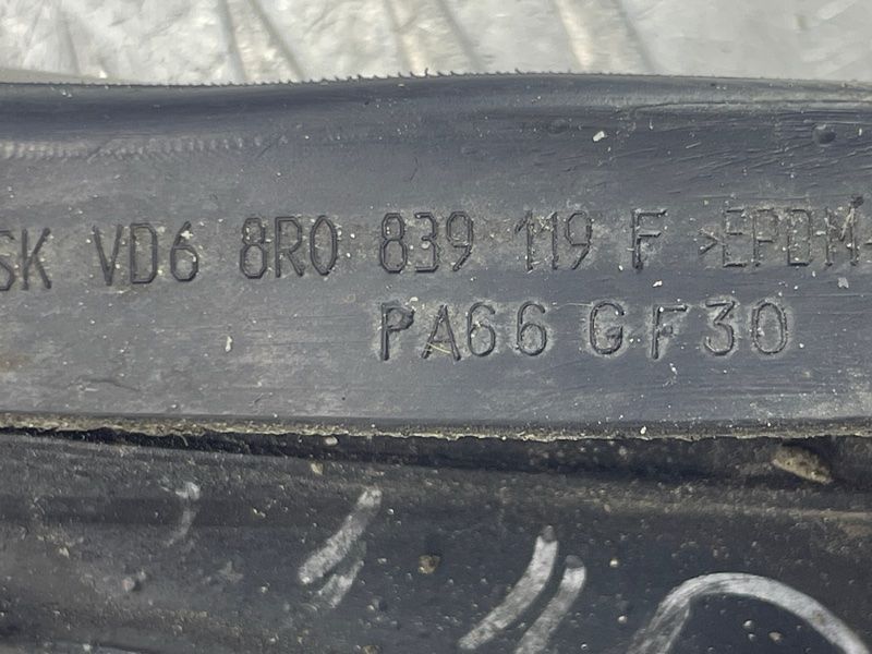 Гумовий ущільнювач 8R0839119F Audi Q5