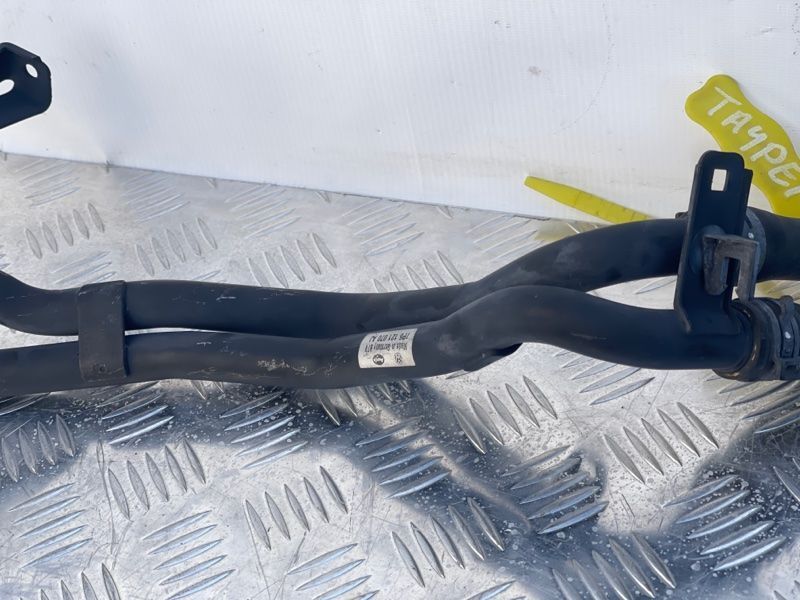 Трубка кондиціонера 7P6121070AJ Volkswagen Touareg