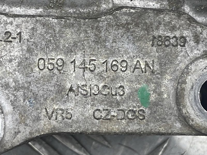 Кронштейн насоса гидроусилителя руля 059145169AN Volkswagen Touareg