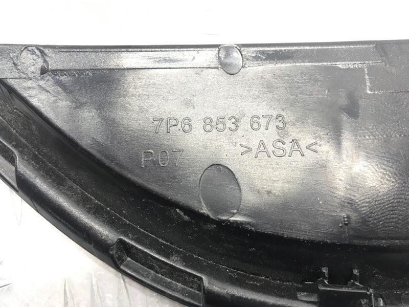 Решітка переднього бампера центральна нижня 7P6853673 Volkswagen Touareg Volkswagen Touareg