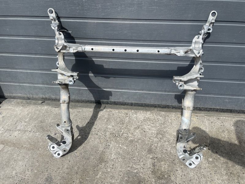 Подрамник передний 8R0399315J Audi Q5