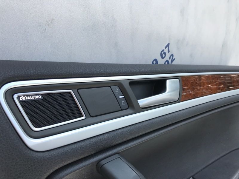 Обшивка дверей Volkswagen Touareg