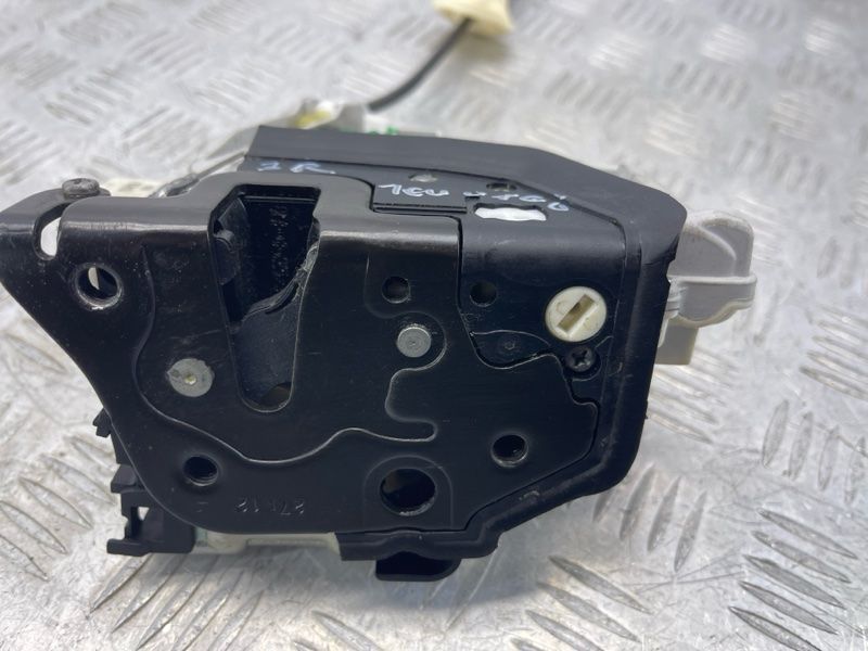 Замок дверей 4G0839016H Volkswagen Touareg