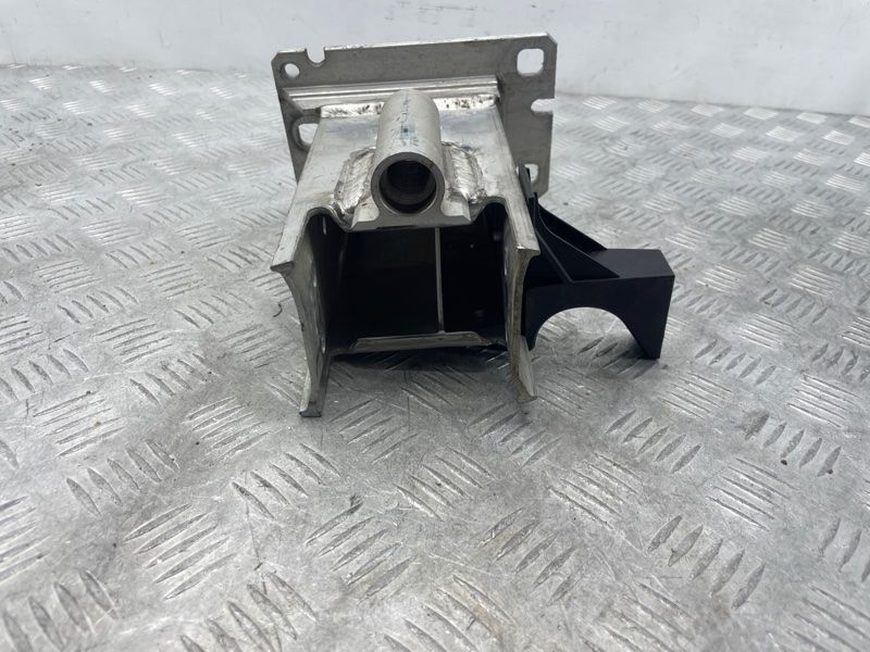 Кронштейн підсилювача бампера 8R0807134B Audi Q5