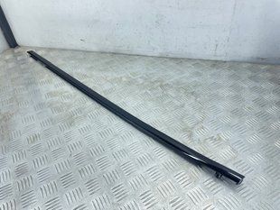 Молдинг / ущільнювач пазу скла Polestar 2