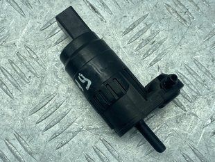Насос омывателя стекла 1K6955651 Audi Tiguan Audi A3, Audi A3 e-tron, Audi A4, Audi A4 Allroad, Audi A6, Audi A6 Allroad, Audi A7, Audi A8, Audi e-tron, Audi e-tron GT, Audi e-tron S, Audi Q3, Audi Q4 e-tron, Audi Q5, Audi Q7, Audi Q8, Audi Q8 e-tron, Audi RS3, Audi RS6 Avant, Audi RS7, Audi RS e-tron GT, Audi RS Q8, Audi S3, Audi S4, Audi S6, Audi S7, Audi S8, Audi SQ5, Audi SQ7, Audi SQ8, Audi SQ8 e-tron, Volkswagen Atlas, Volkswagen Atlas Cross Sport, Volkswagen e-Golf, Volkswagen Golf, Volkswagen Golf Alltrack, Volkswagen Golf R, Volkswagen Golf SportWagen, Volkswagen GTI, Volkswagen ID.4, Volkswagen Jetta, Volkswagen Passat, Volkswagen R32, Volkswagen Rabbit, Volkswagen Taos, Volkswagen Tiguan, Volkswagen Tiguan Limited, Volkswagen Touareg