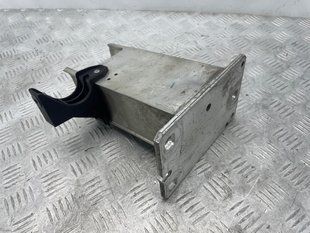 Кронштейн усилителя бампера 8R0807133A Audi Q5