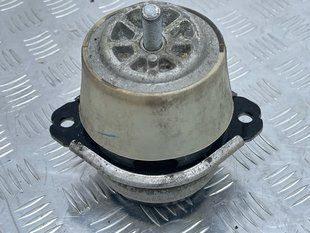 Опора / подушка двигуна 7L8199131A Audi Q7