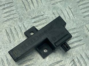 Антена безключового доступу (KESSY) 8K0907247 Audi Q5 Audi A4, Audi A4 Allroad, Audi A5, Audi A6, Audi A7, Audi A8, Audi Q5, Audi RS5, Audi RS7, Audi S4, Audi S5, Audi S6, Audi S7, Audi S8, Audi SQ5
