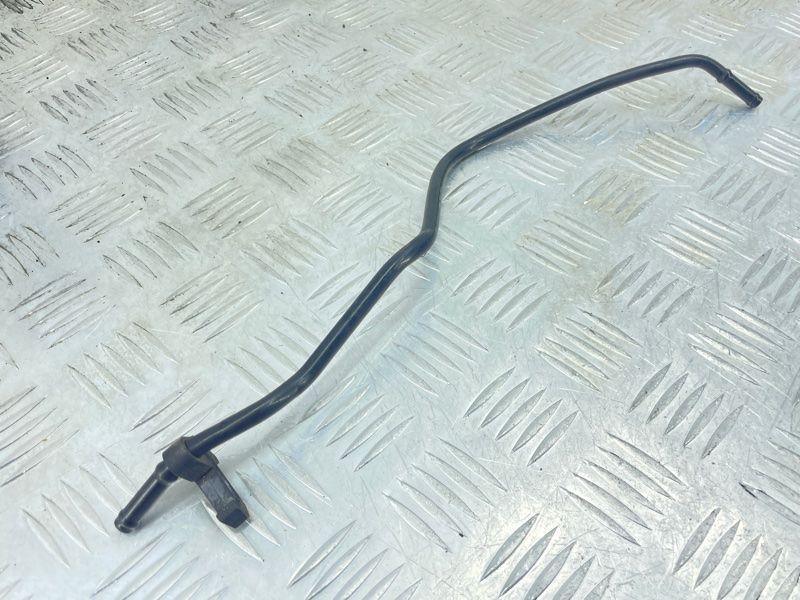 Трубка вакуумна 4L0122447D Audi Q7