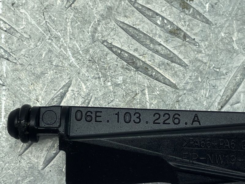 Вентиляційний шланг блоку циліндрів 06E103226A Audi A7 Audi A6, Audi A7, Audi A8, Audi Q7