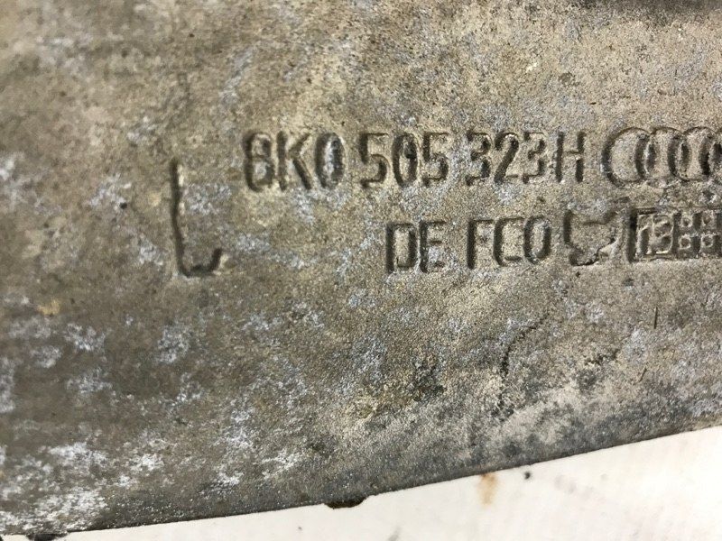 Важіль задньої підвіски поперечний верхній лівий 8K0505323H Audi A6 Audi A4, Audi A4 Allroad, Audi A5, Audi A6, Audi A7, Audi A8, Audi Q5, Audi RS5, Audi RS7, Audi S4, Audi S5, Audi S6, Audi S7, Audi S8, Audi SQ5