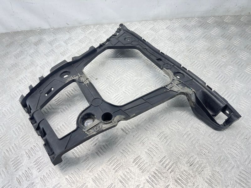 Направляюча заднього бампера 4M0807453A Audi Q7