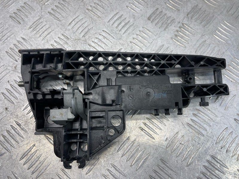 Кронштейн ручки 4H1837885 Audi A6