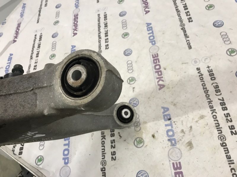 Рычаг задней подвески нижний 8R0505311F Audi A7