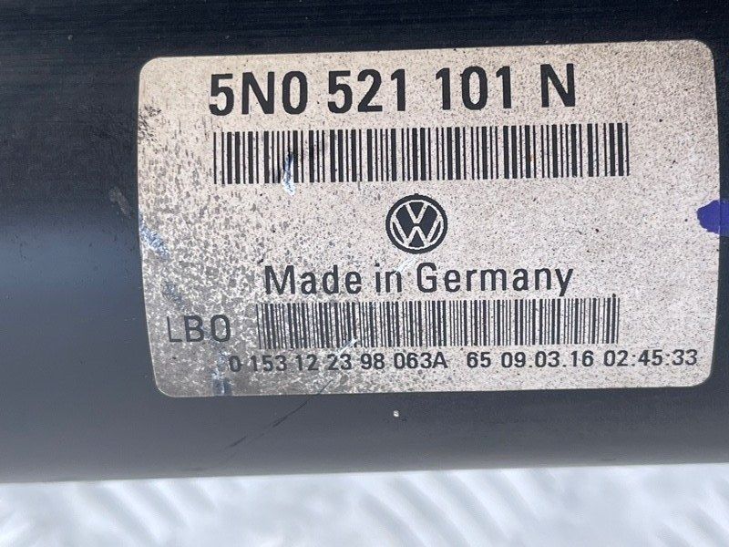 Карданний вал 5N0521101N Audi Q3