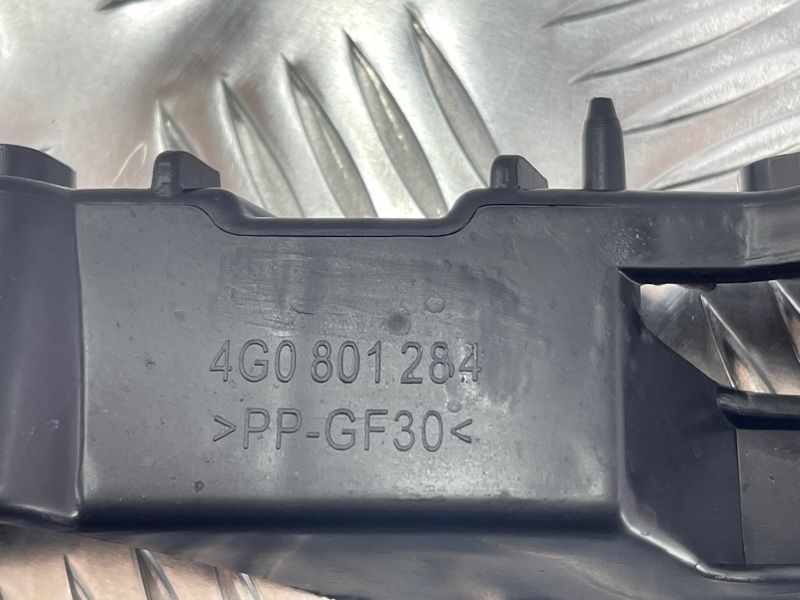 Направляюча переднього бампера 4G0807284 Audi A6