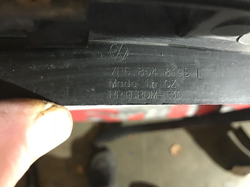 Розширювач / накладка арки крила 7P6854819B Volkswagen Touareg