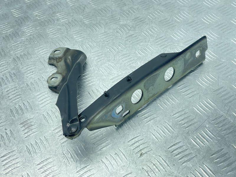 Петля капота 4G8823301E Audi A7
