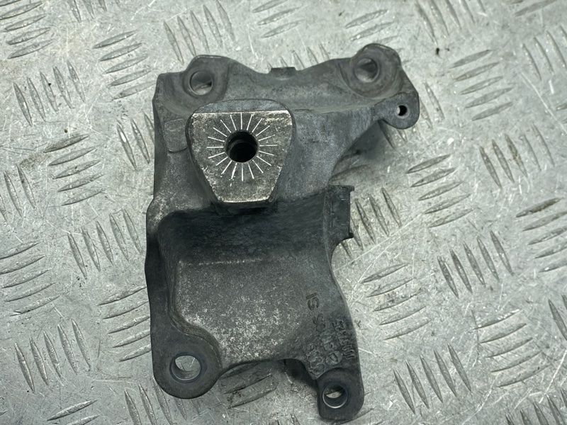 Опора двигателя 4H0199307AK Audi S7