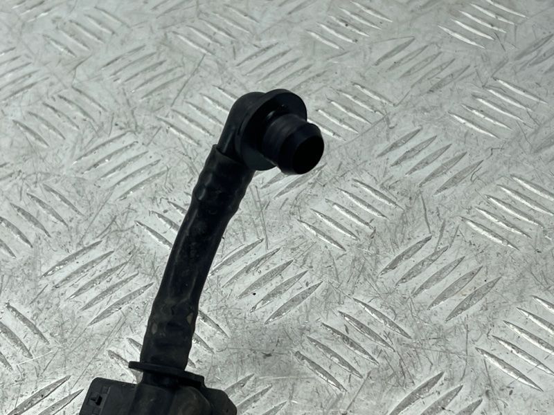 Трубка вакуумна зі зворотнім клапаном 4G1611931F Audi A6
