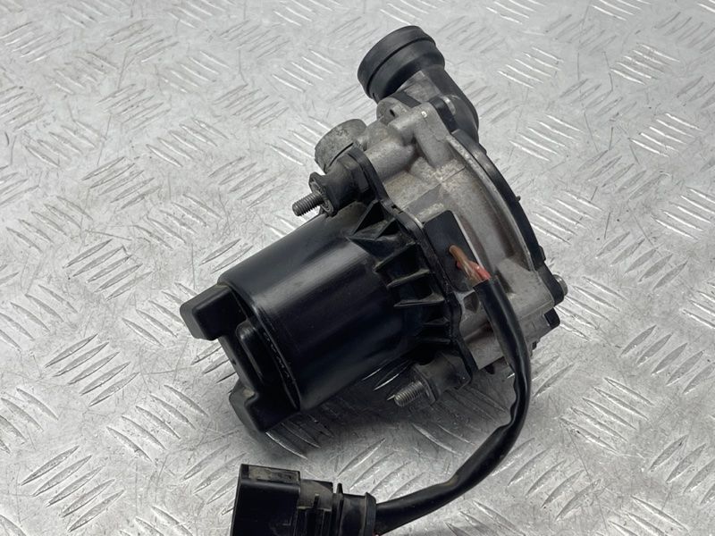 Помпа водяная 04E131333B Volkswagen Jetta