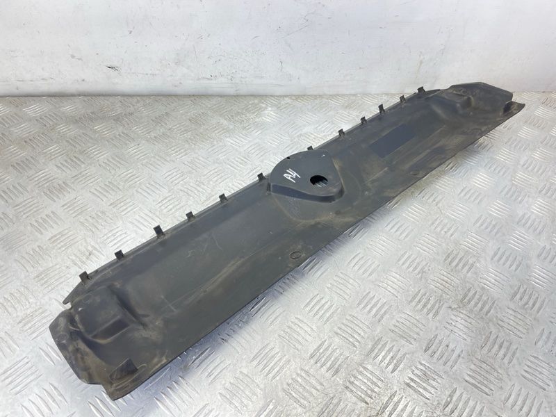 Накладка радіатора 8W0807081 Audi A4
