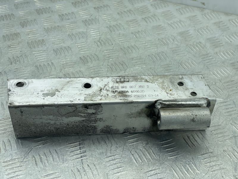 Кронштейн усилителя бампера 8R0807332D Audi Q5