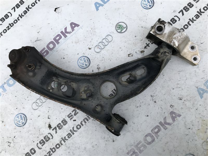 Важіль передньої підвіски поперечний нижній 5N0407151 Volkswagen CC