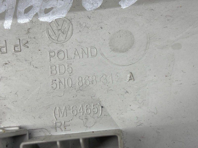 Облицювання стійки Volkswagen Tiguan