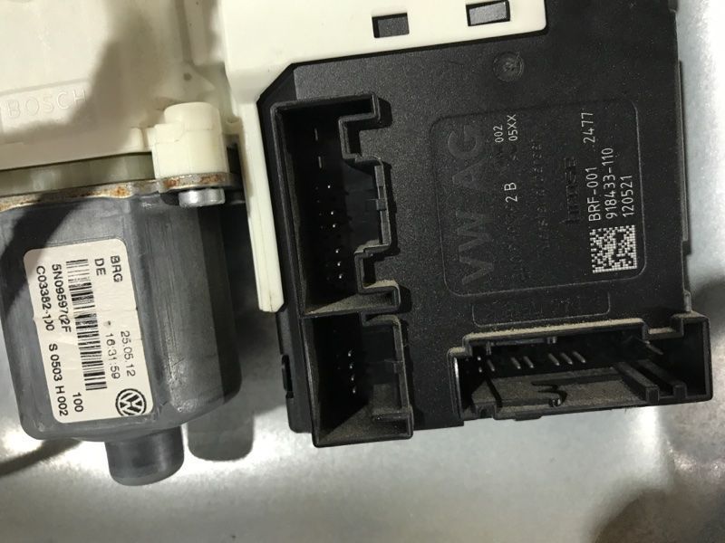 Склопідйомник 5N0959702F Volkswagen Tiguan