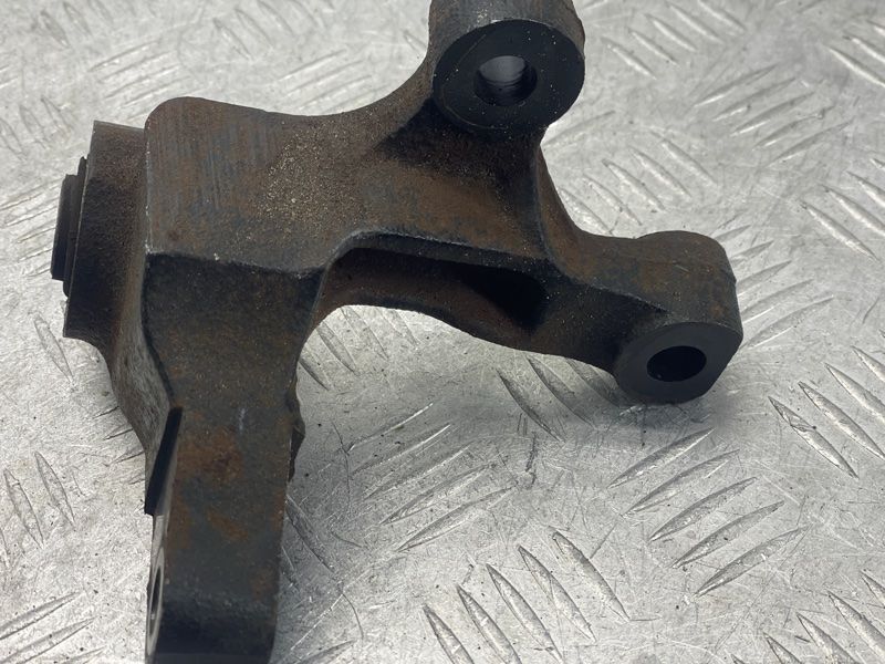 Кронштейн коробки передач DG936P093A Ford Fusion