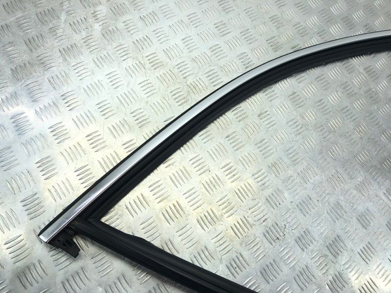 Направляюча скла дверей 4M0837432 Audi Q7