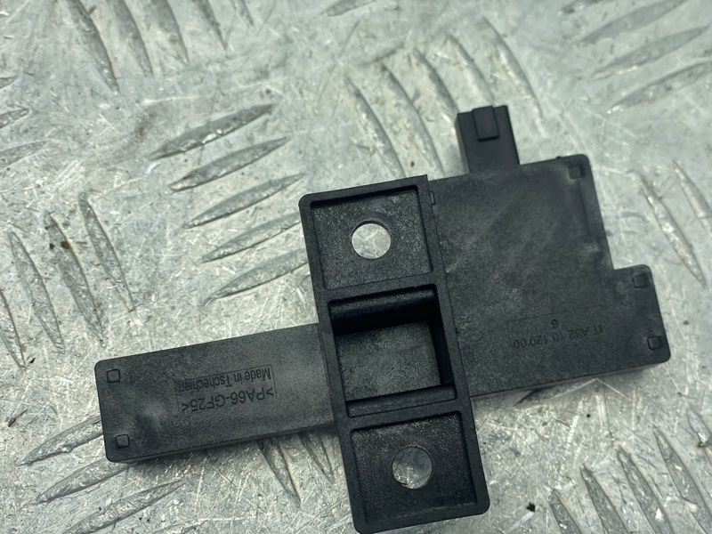 Антена безключового доступу (KESSY) 8K0907247 Audi Q5 Audi A4, Audi A4 Allroad, Audi A5, Audi A6, Audi A7, Audi A8, Audi Q5, Audi RS5, Audi RS7, Audi S4, Audi S5, Audi S6, Audi S7, Audi S8, Audi SQ5