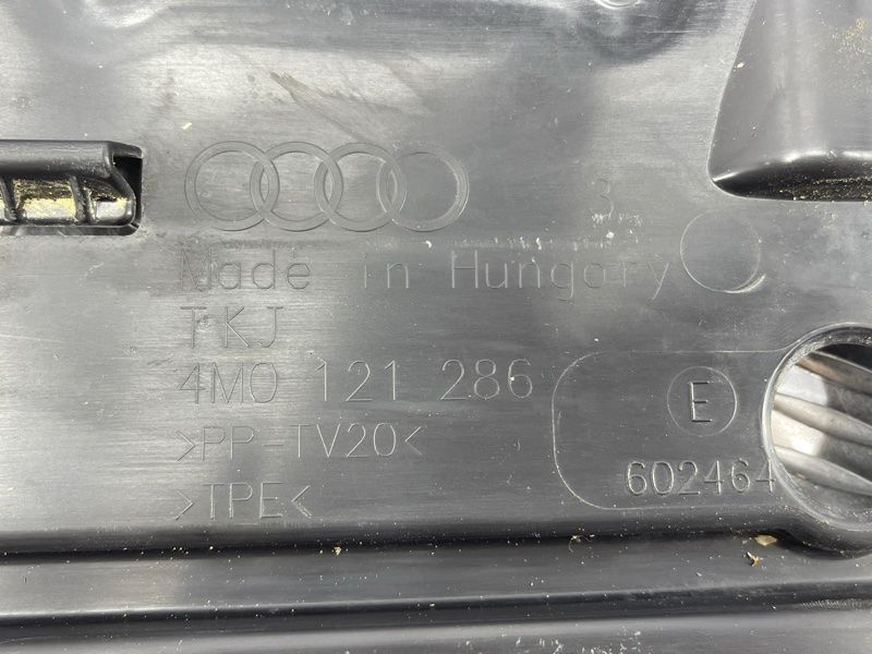 Повітропровід радіатора Audi Q7