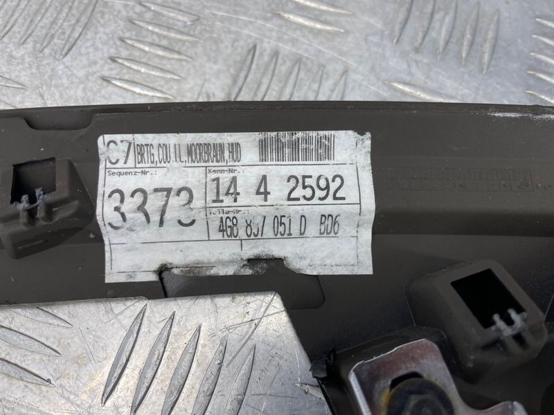 Накладка підвіконна на торпедо 4G8857051DBD6 Audi A7