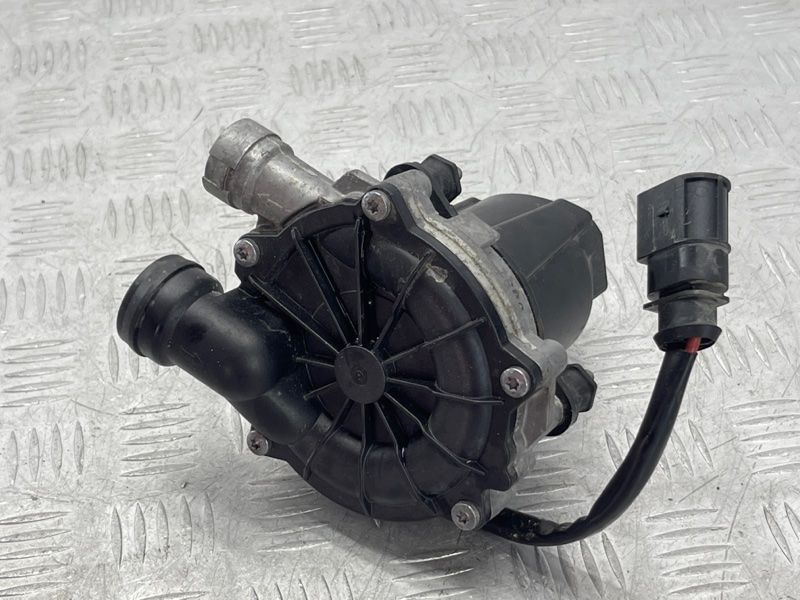 Помпа водяная 04E131333B Volkswagen Jetta