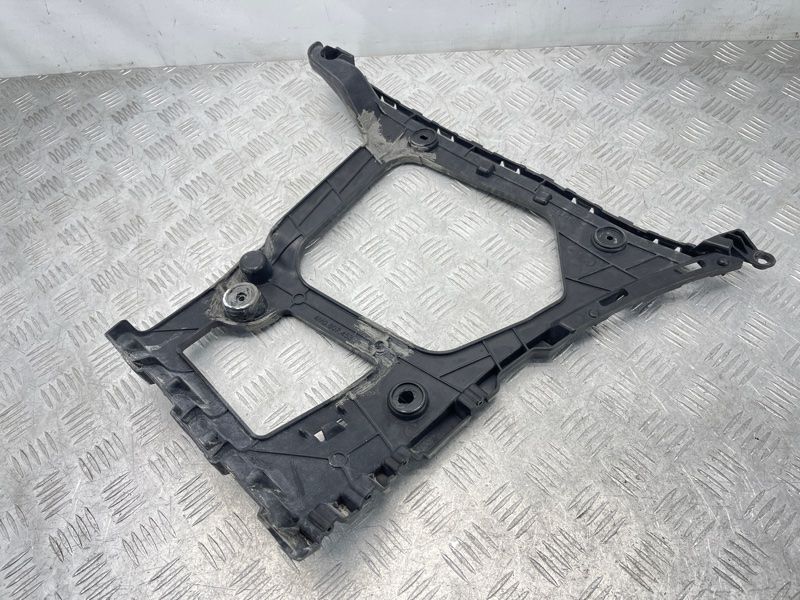 Направляюча заднього бампера 4M0807453A Audi Q7