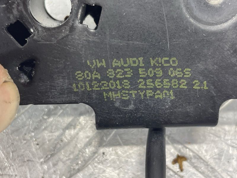 Замок капота 80A823509 Audi Q5