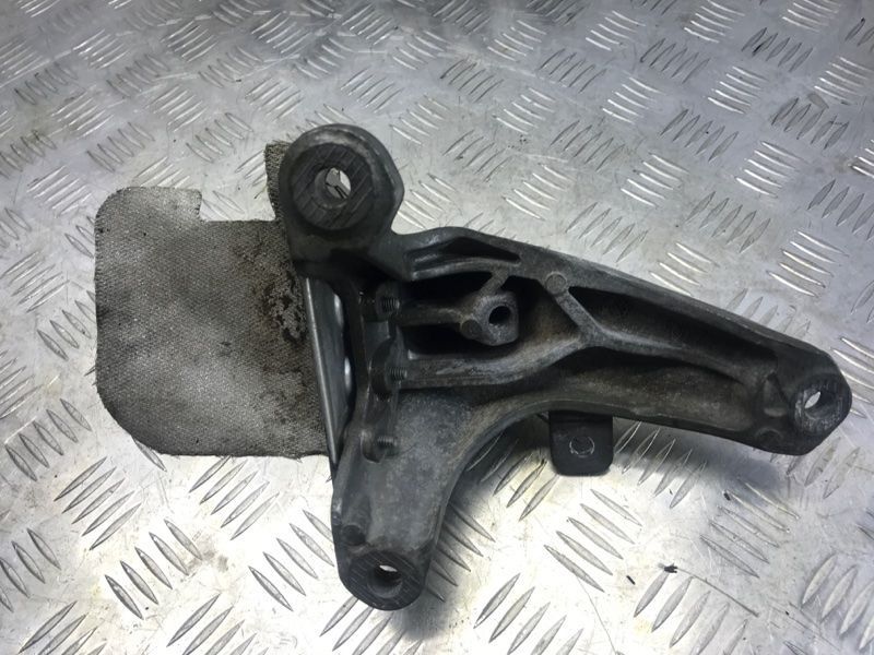 Опора двигуна права 4G0199308N Audi A6 Audi A4, Audi A5, Audi A6, Audi A7, Audi A8, Audi Q5, Audi S4, Audi S5, Audi SQ5