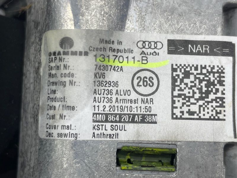 Підлокітник 4M0864207AF38M Audi Q7
