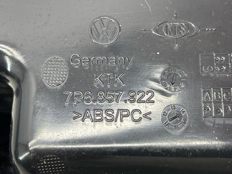 Бардачок / ящик для речей 7P6857922G81U Volkswagen Touareg