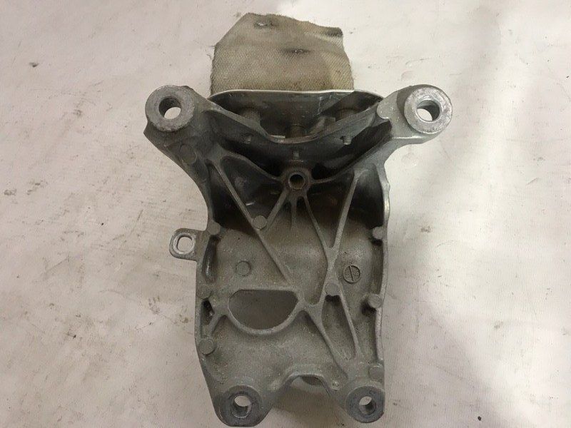 Опора двигуна права 4M0199308AS Audi Q7 Audi Q7