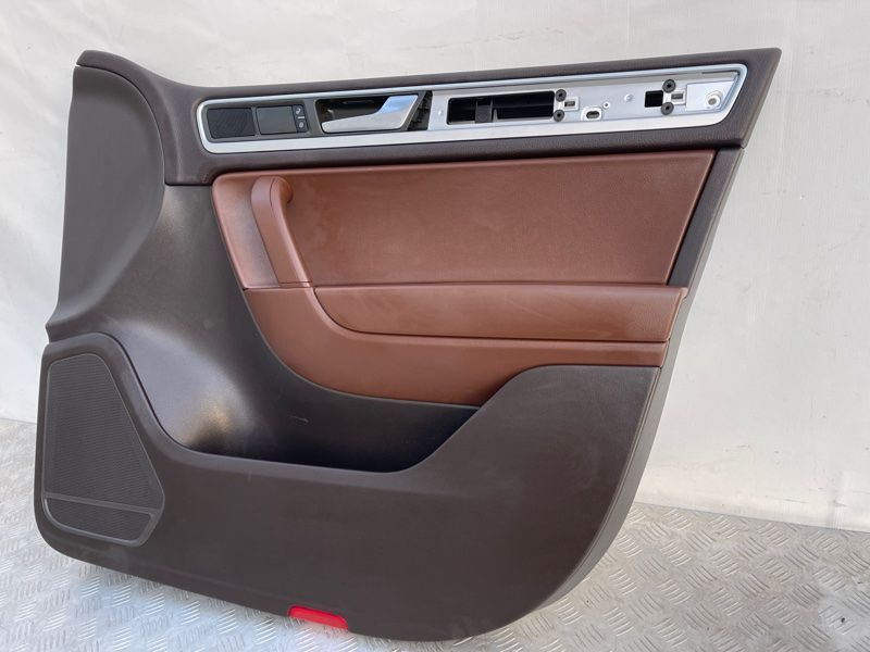 Обшивка дверей Volkswagen Touareg