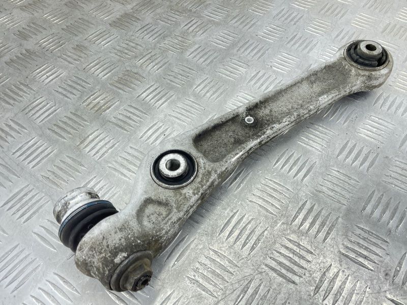 Рычаг передней подвески несущий нижний 8W0407155A Audi A4 Allroad